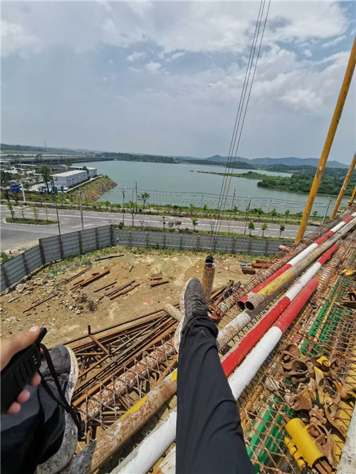 崂山区作业中发生设备损坏或人员意外，责任怎么划分？